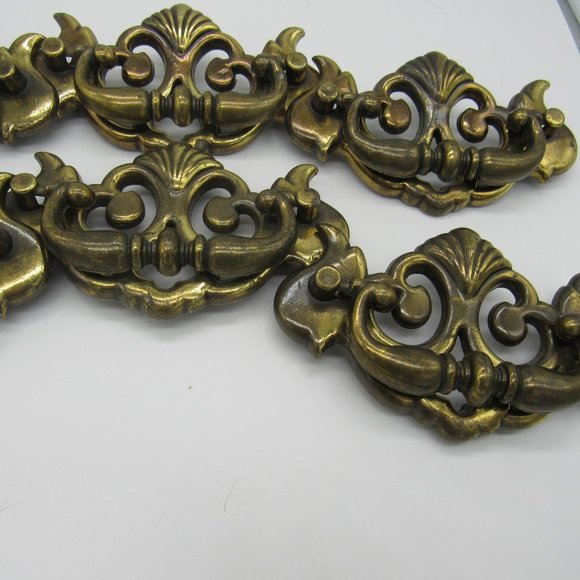 VINTAGE BRASS DRAWER PULLS.  SET OF 6. - Picture 3 of 7